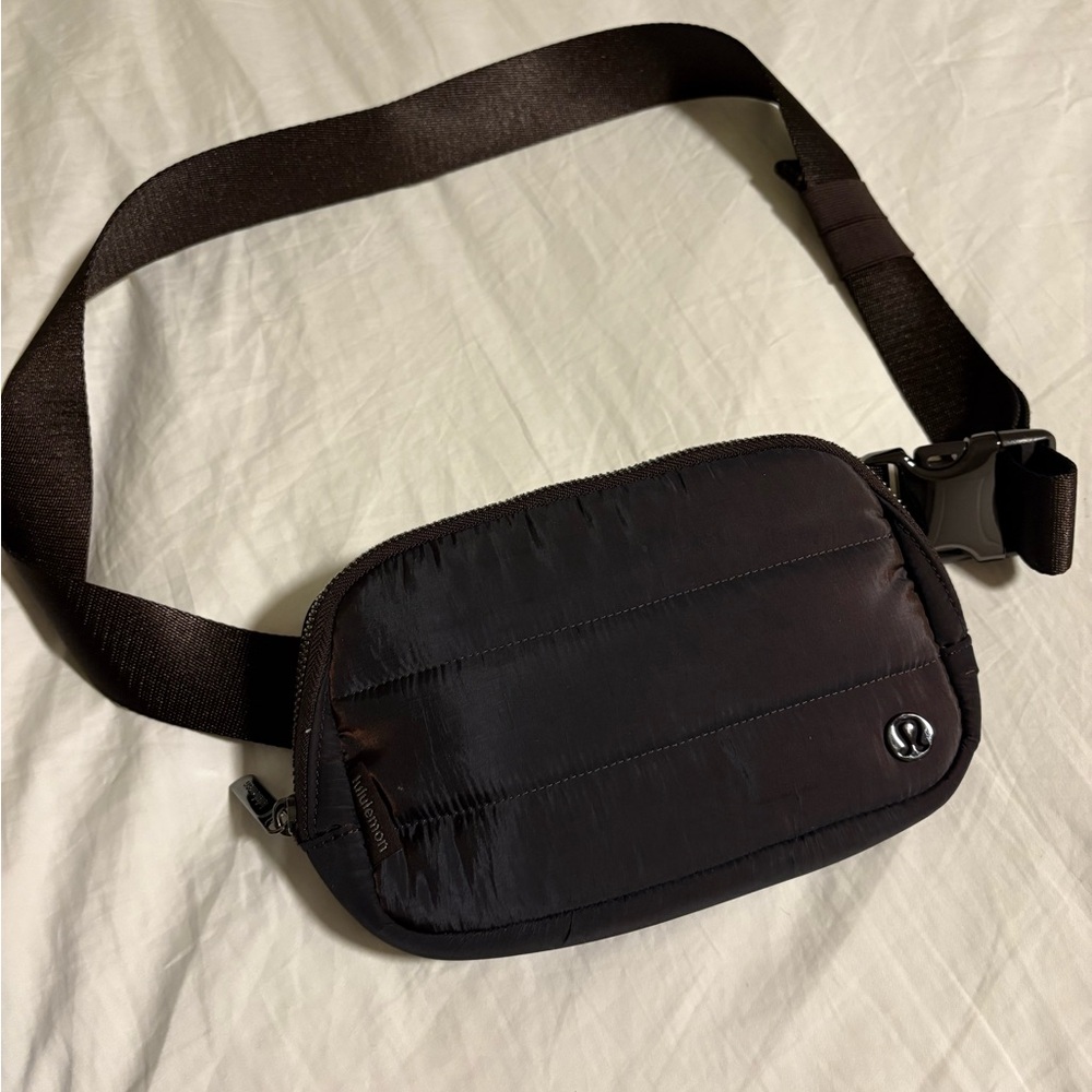 Lululemon Everywhere Belt Bag Wunder Puff Iridescent